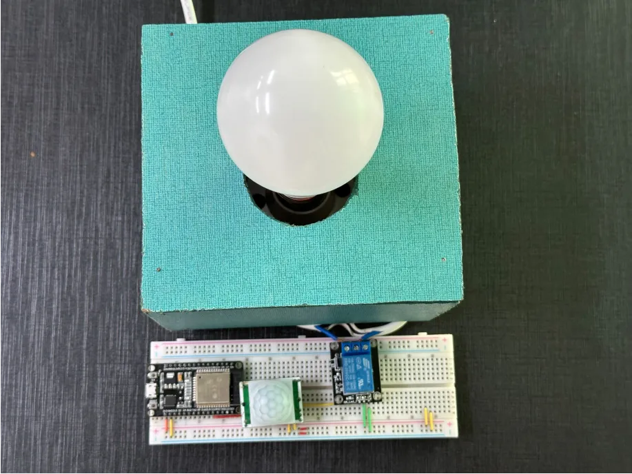 PIR sensor with AC Lamp Circuit Setup
